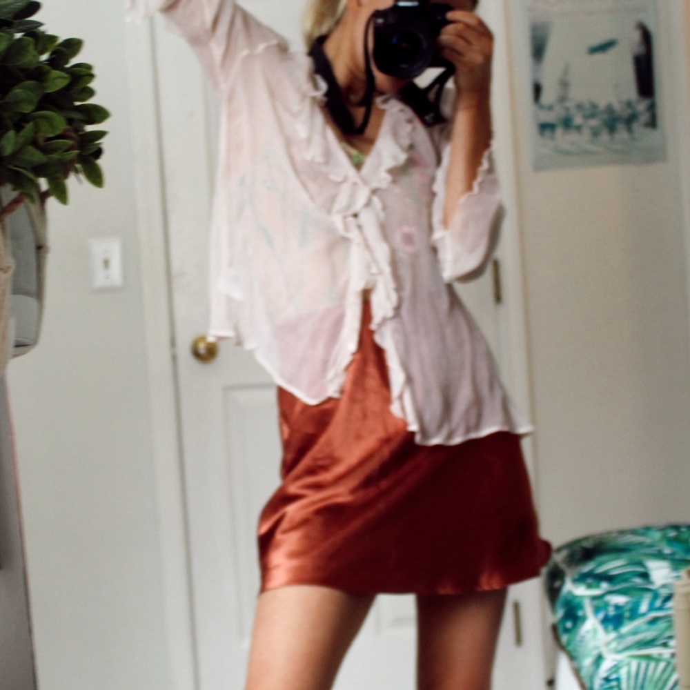 URBAN OUTFITTERS FLOWY TOP